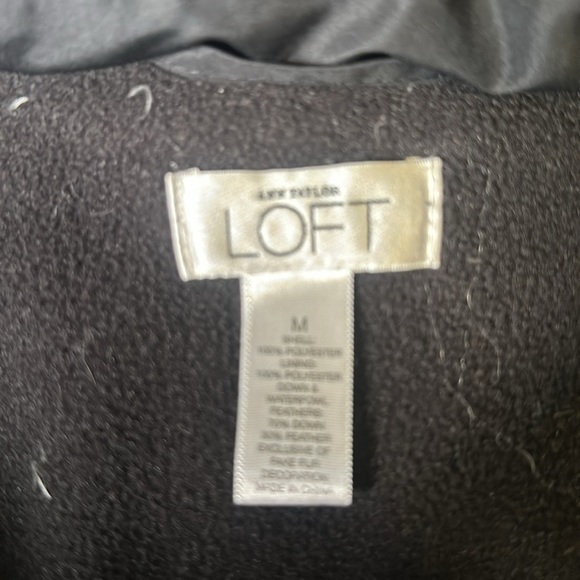 Ann Taylor LOFT  Lined winter vest w/ detachable fur lined Trim size Medium - Picture 4 of 8